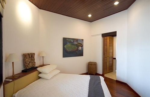 A guest bedroom